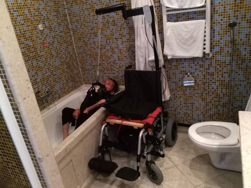 Wheelchair with lifting gear