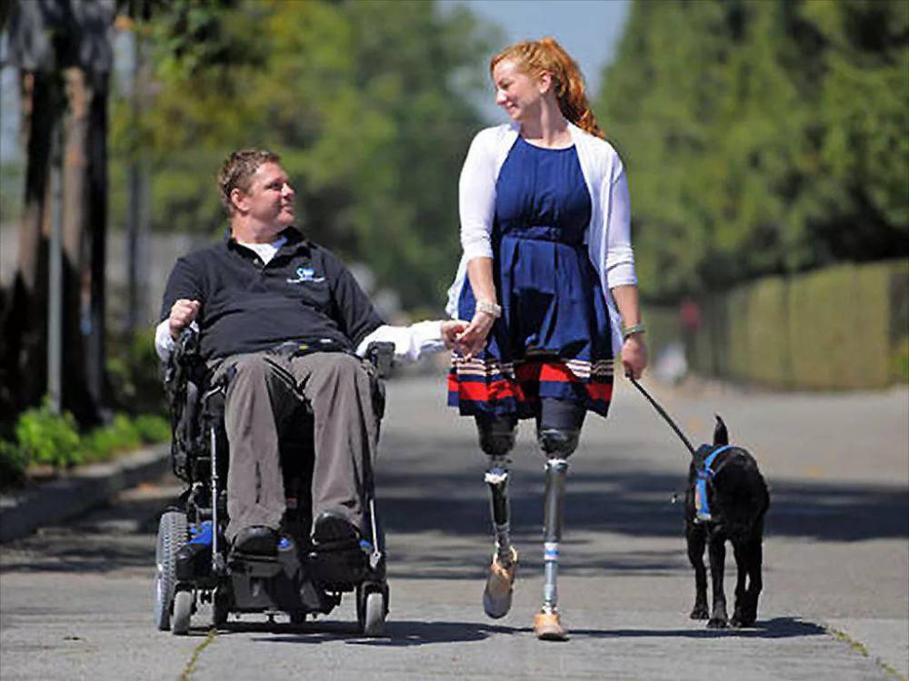 Инвалиды-колясочники имеют право на бесплатный подъемник для пересаживания