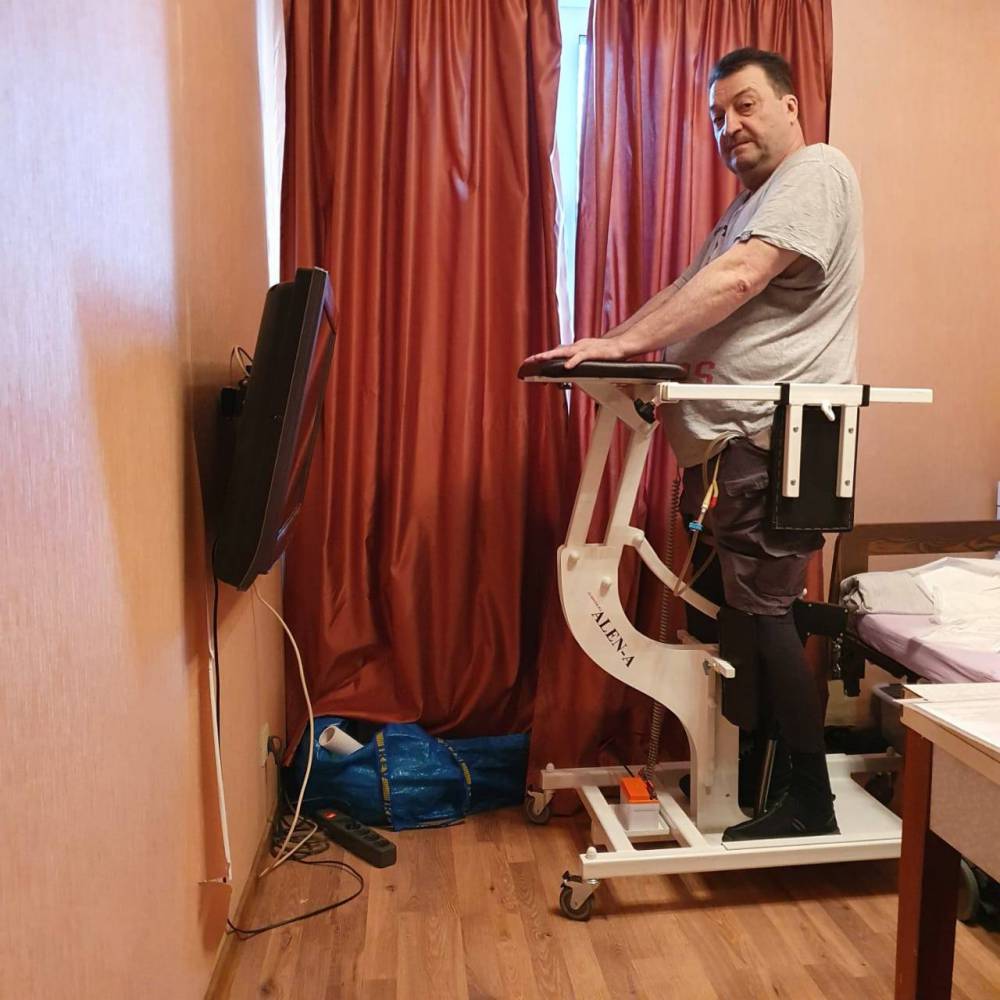 Инвалид из Москвы встал на ноги после сложной операции на позвоночнике