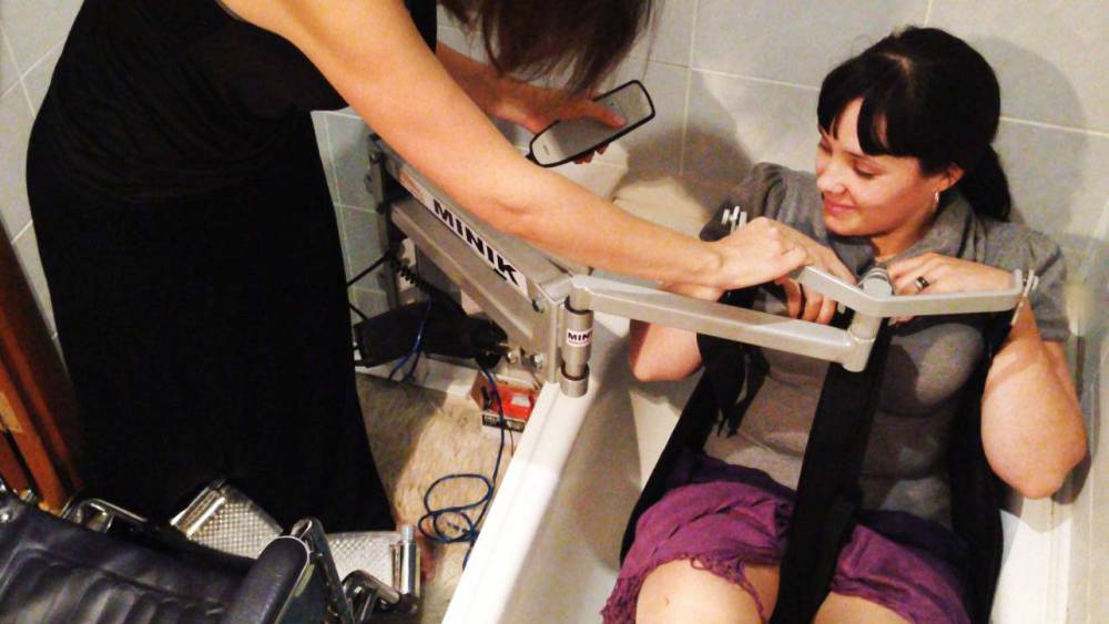 Подъемник для ванны – для инвалидов